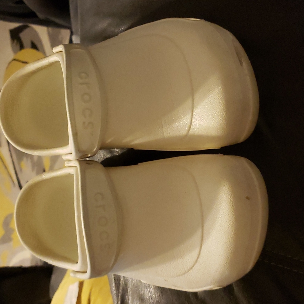 Well loved sz 9 crocs